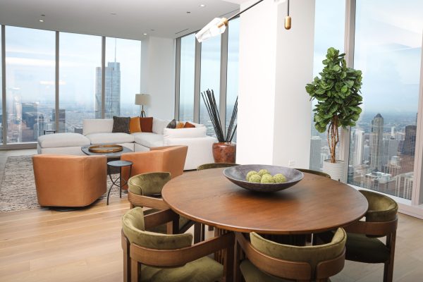363 E. Wacker #9201 St. Regis Chicago View Breakfast area-Family Room