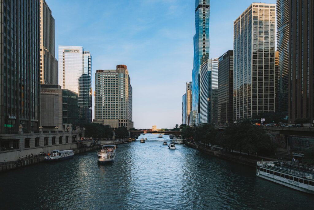 Looking east on the Chicago River to the left (north) side of Streeterville and the right (south) side of New East Side Chicago or Lakeshore East, flanked by the St. Regis Chicago